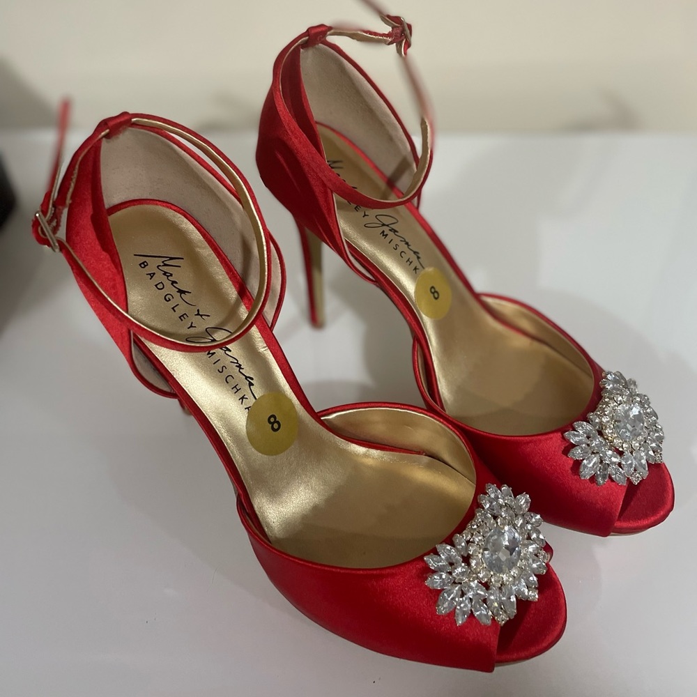 Badgaley Mischka bright red jeweled high heels! Size 8. BRAND NEW! NEVER WORN!